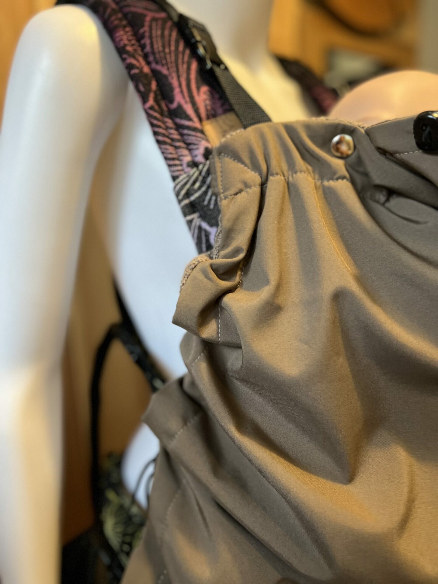 Osłonka softshell ocieplana na chustę lub nosidełko - brown wool - obrazek 4