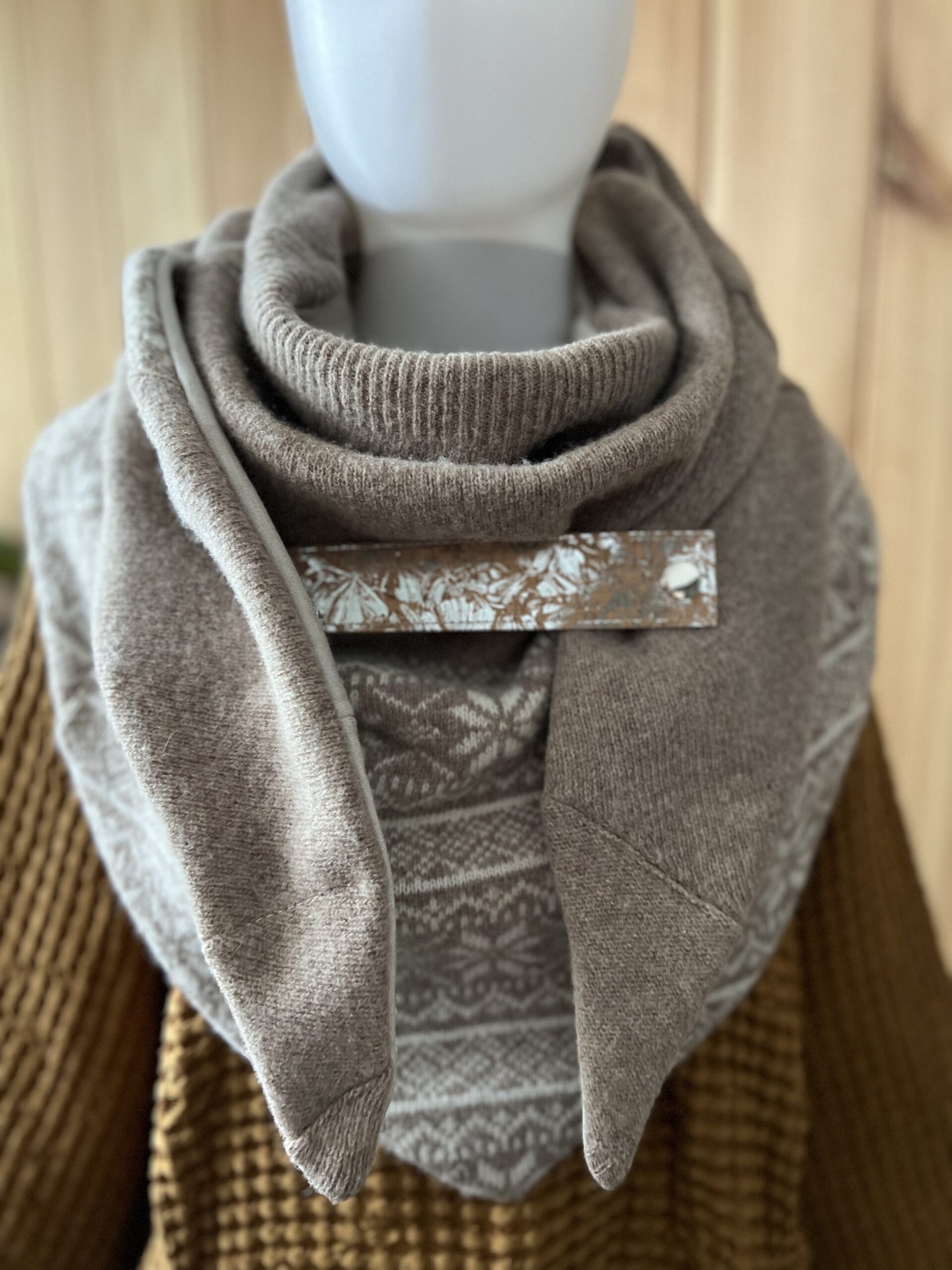 Chustoszal wełniany z zapinką washpapa beige - obrazek 6