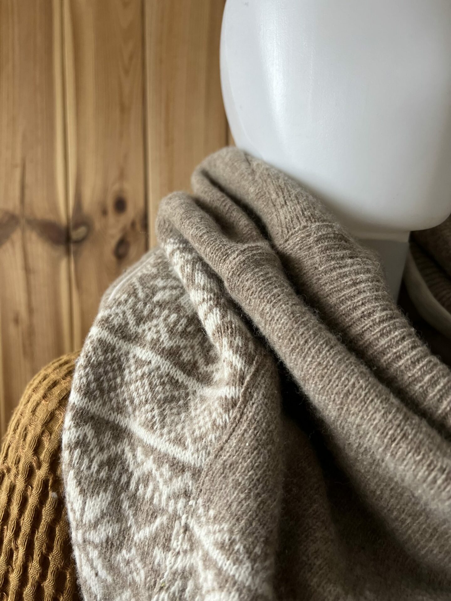 Chustoszal wełniany z zapinką washpapa beige - obrazek 5